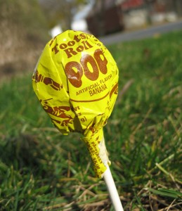 Banana Tootsie Pops