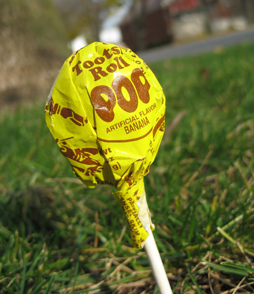 Banana Tootsie Pops